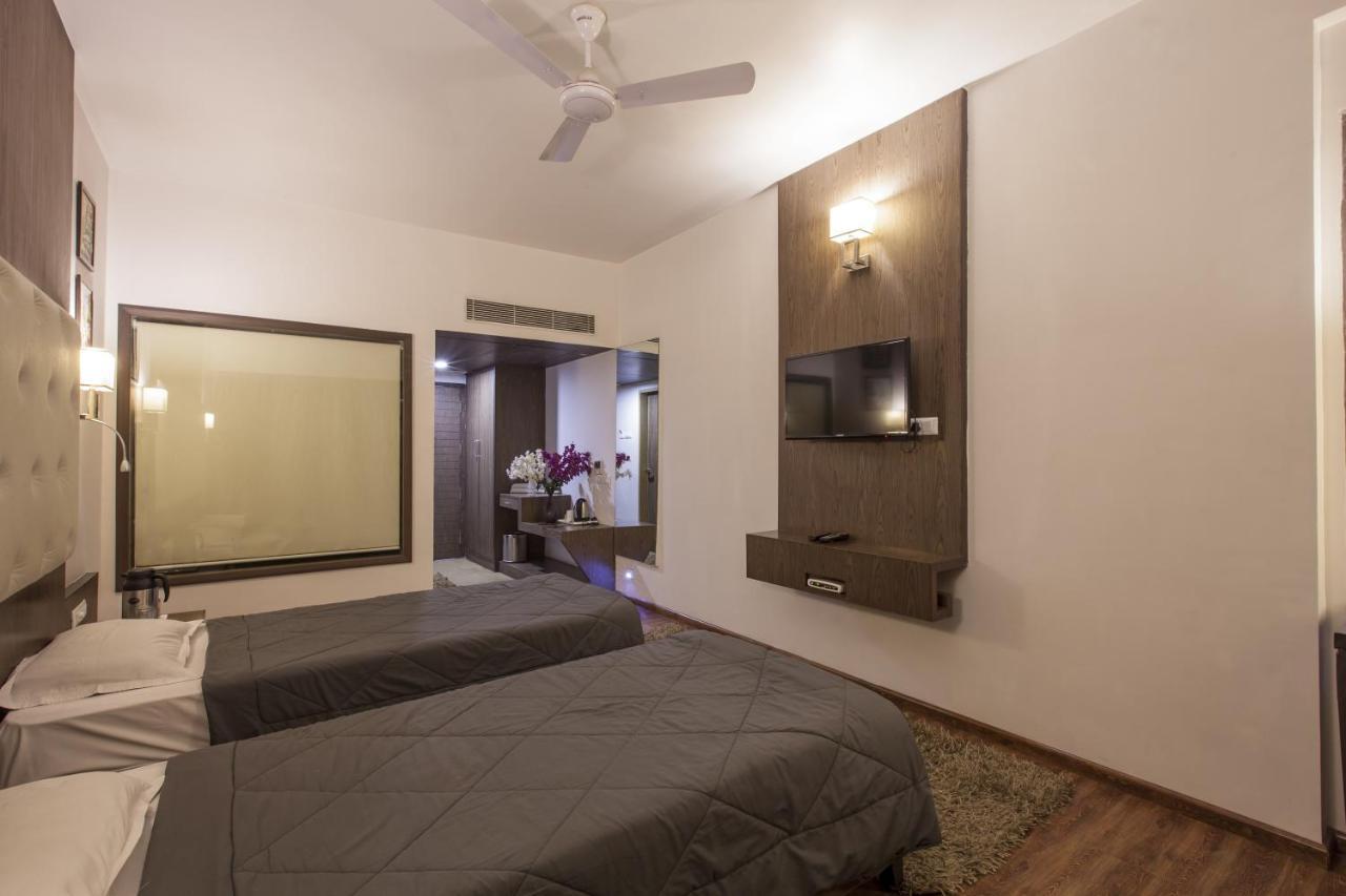 Hotel Host Inn Ahmedabad Exterior photo