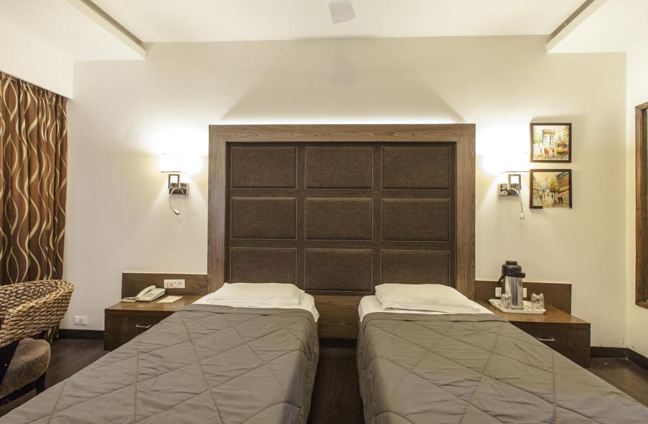 Hotel Host Inn Ahmedabad Exterior photo