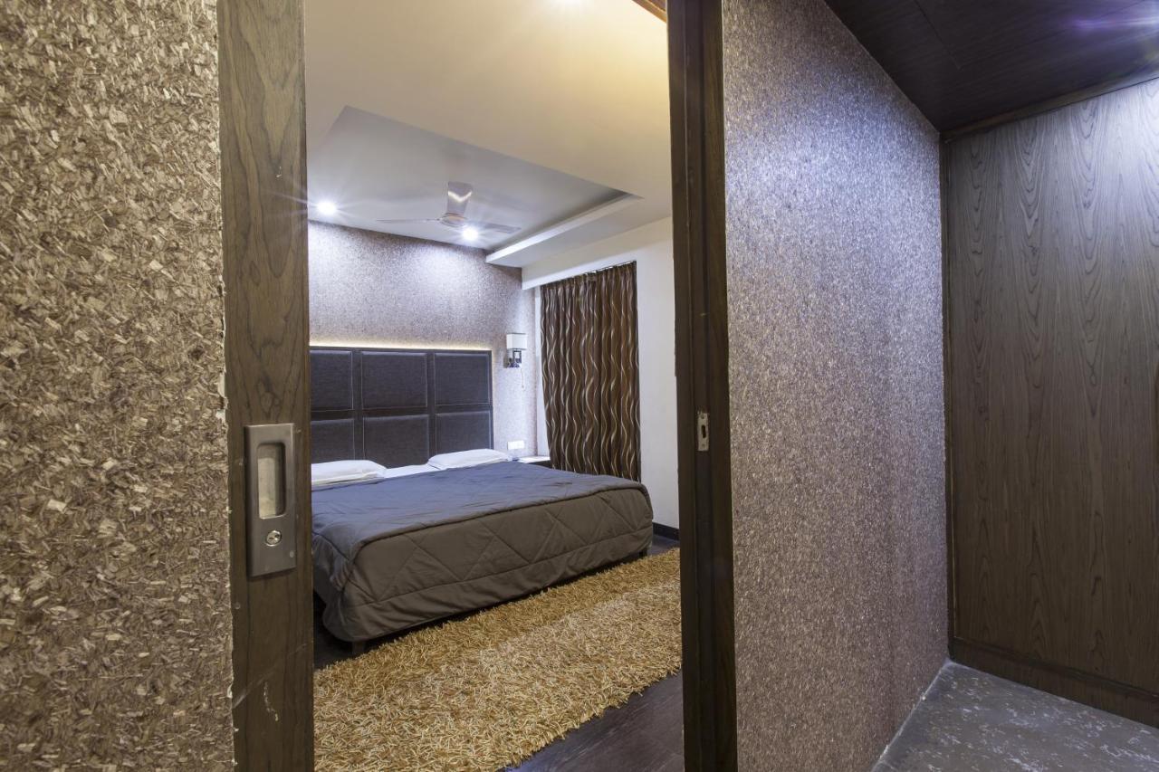 Hotel Host Inn Ahmedabad Exterior photo